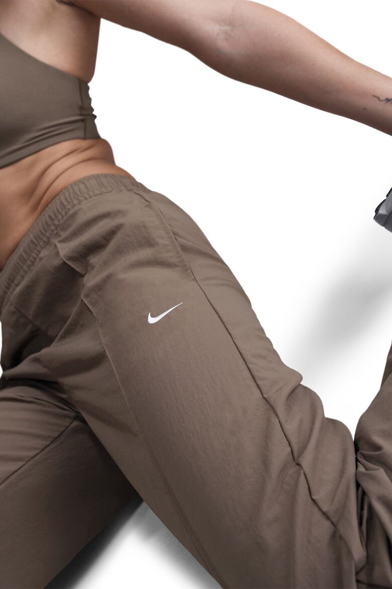 Nike Панталон с джобове встрани и широк крачол Кафяв
