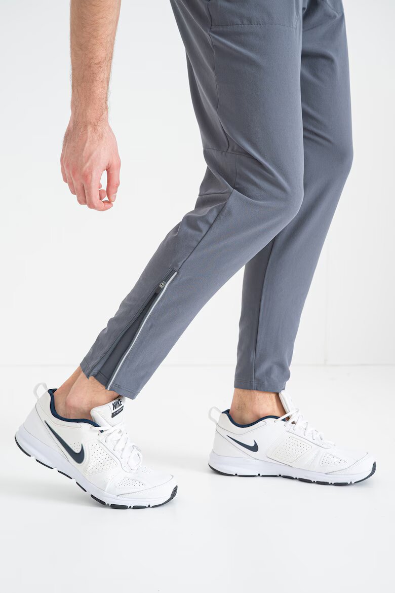 Nike Спортен панталон със стеснен крачол Каки