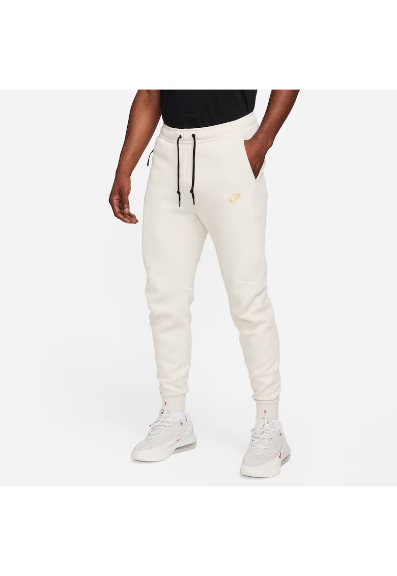 Nike Спортни панталони - М Tech Feelce Jogger