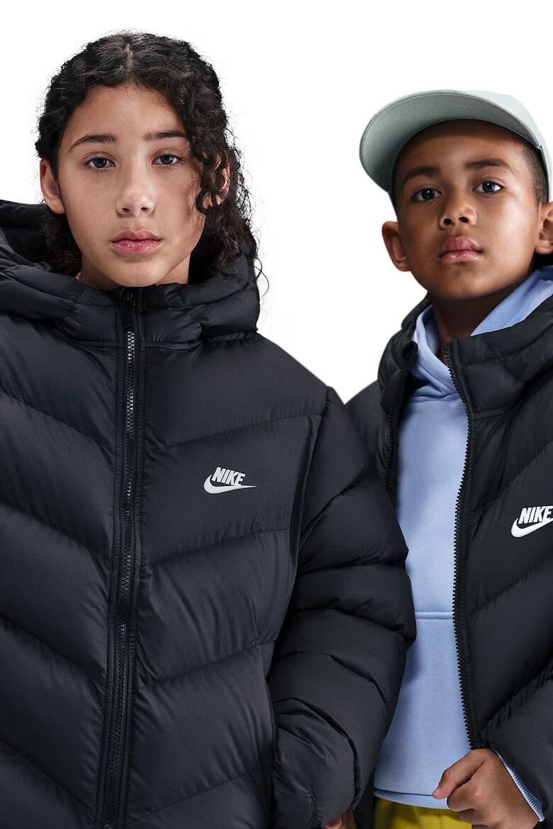Nike Свободно подплатено зимно яке с лого Черен