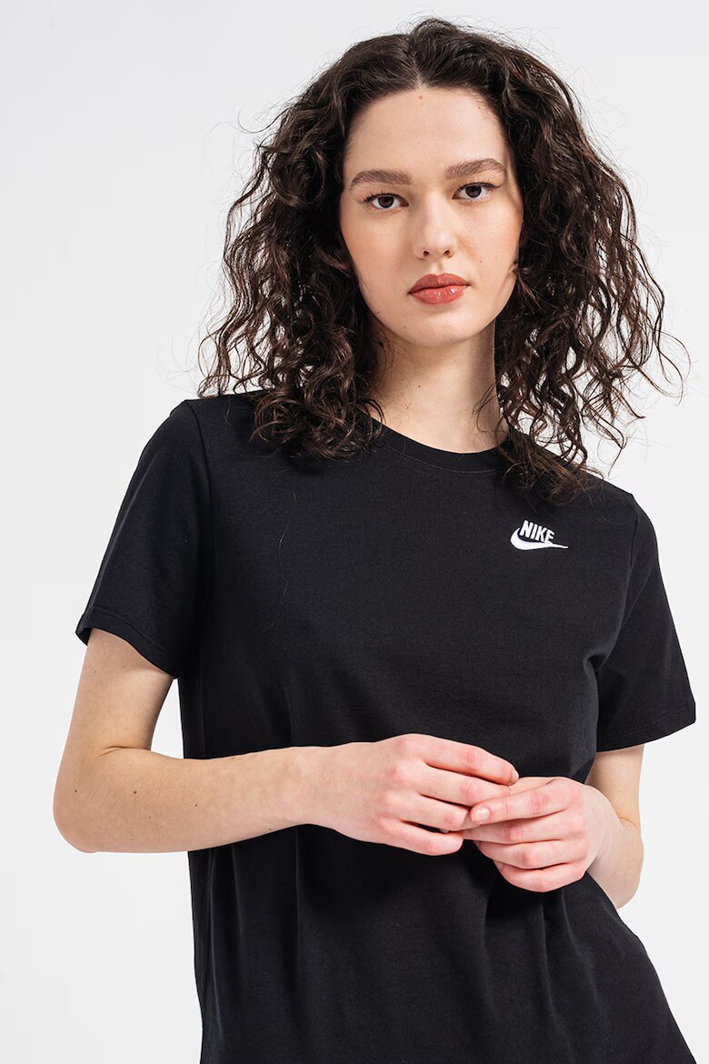 Nike Тениска Sportswear Club Essentials с овално деколте
