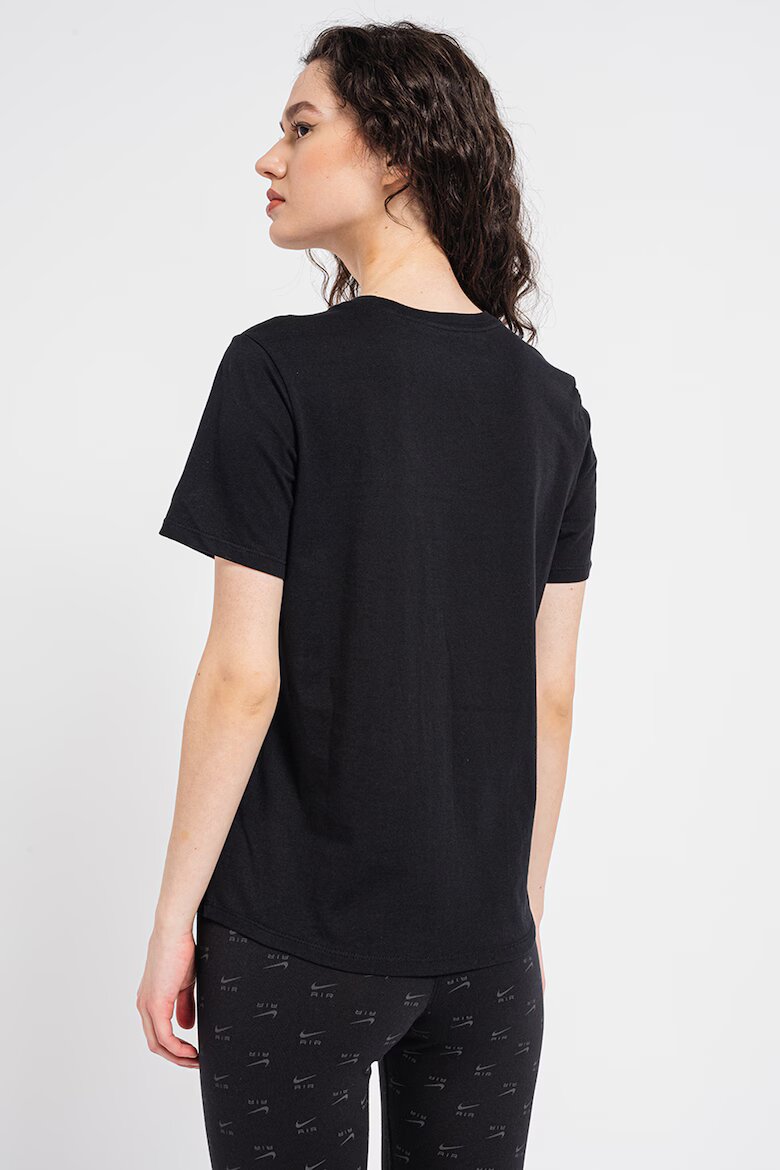 Nike Тениска Sportswear Club Essentials с овално деколте