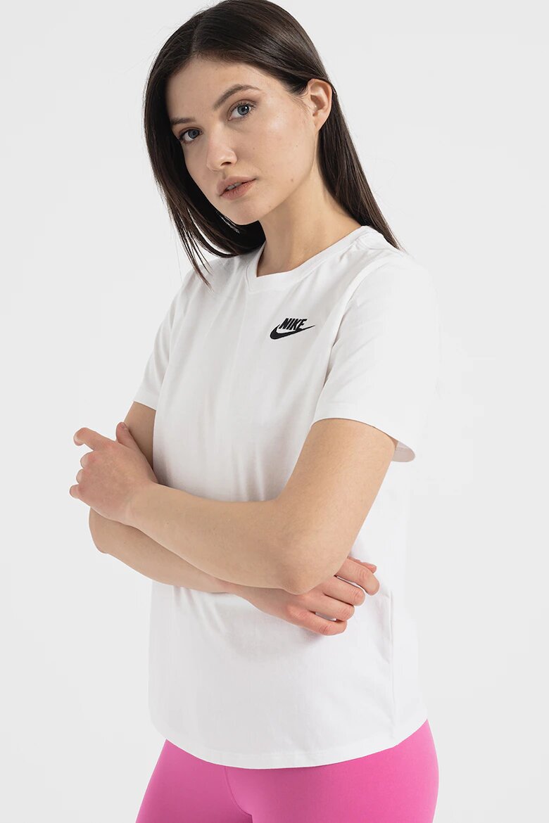 Nike Тениска Sportswear Club Essentials с овално деколте