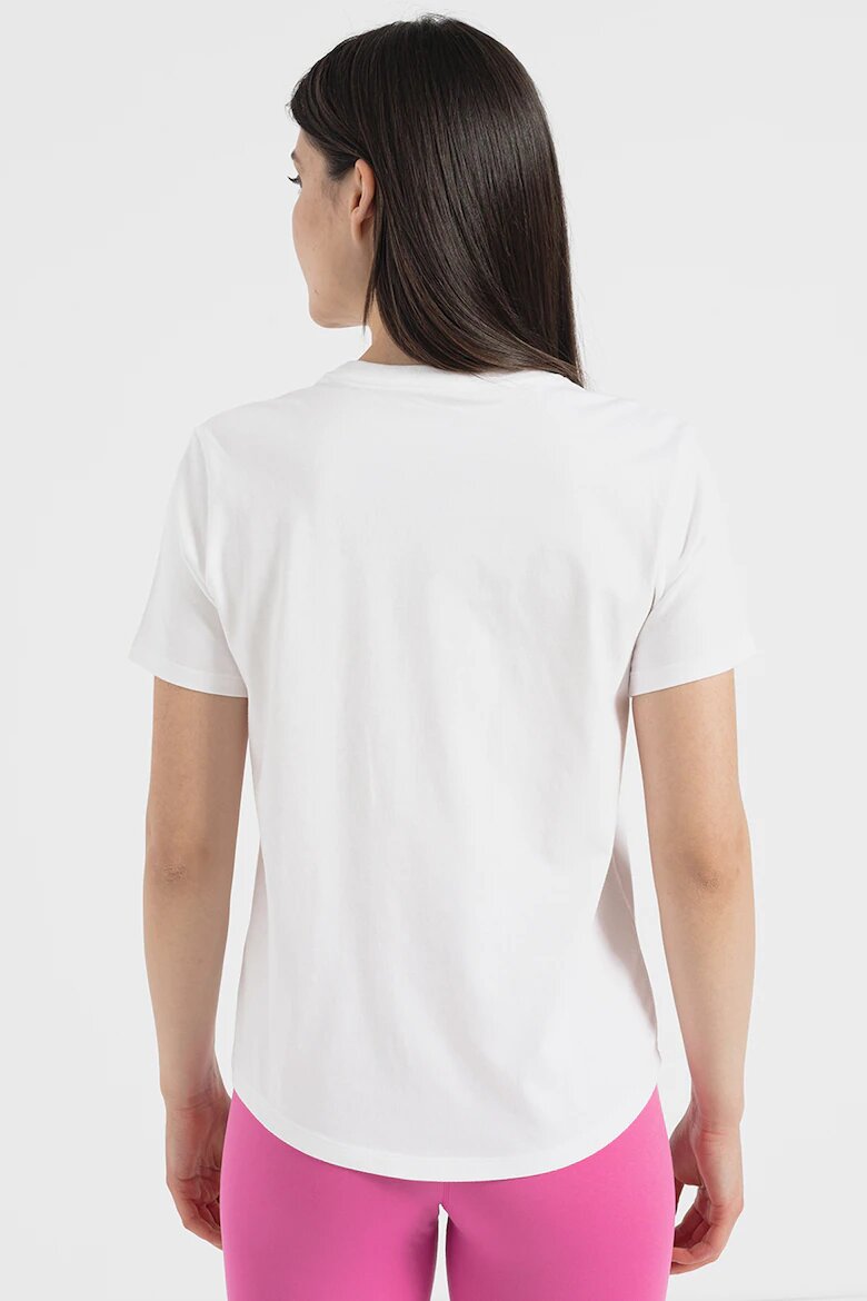 Nike Тениска Sportswear Club Essentials с овално деколте