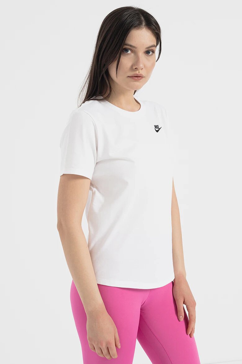Nike Тениска Sportswear Club Essentials с овално деколте