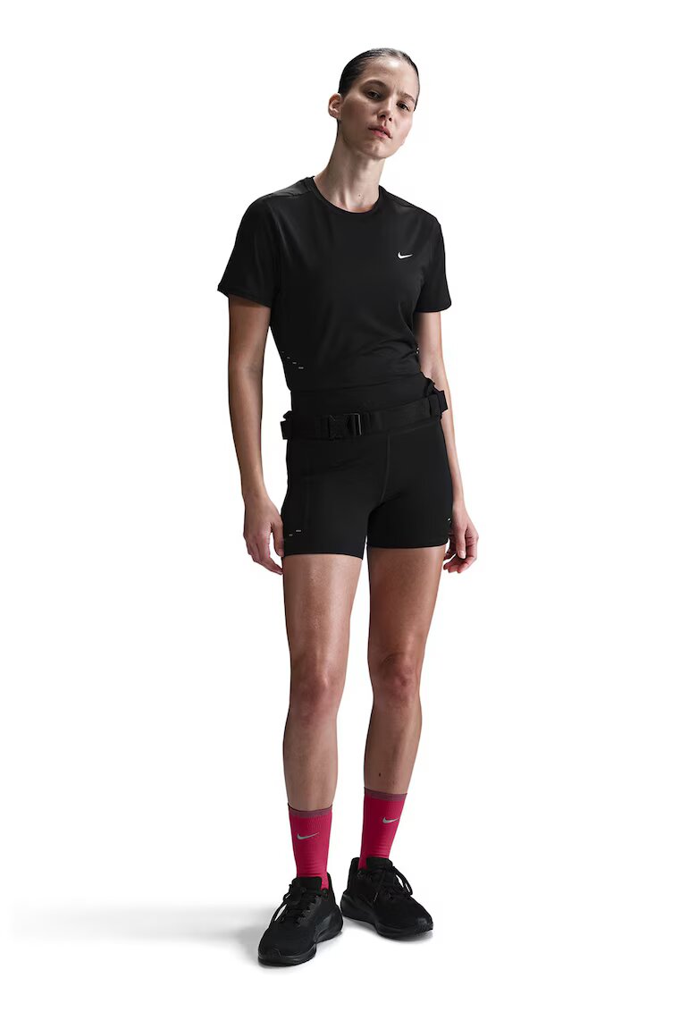 Nike Тениска за бягане Swift Dri Fit със светлоотразително лого - Черен/Сребрист