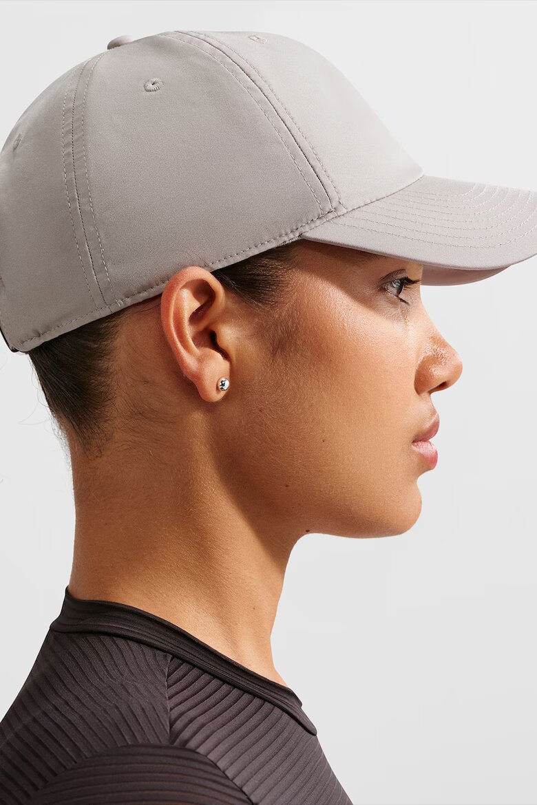 Nike Унисекс шапка с метален монограм Светло сив