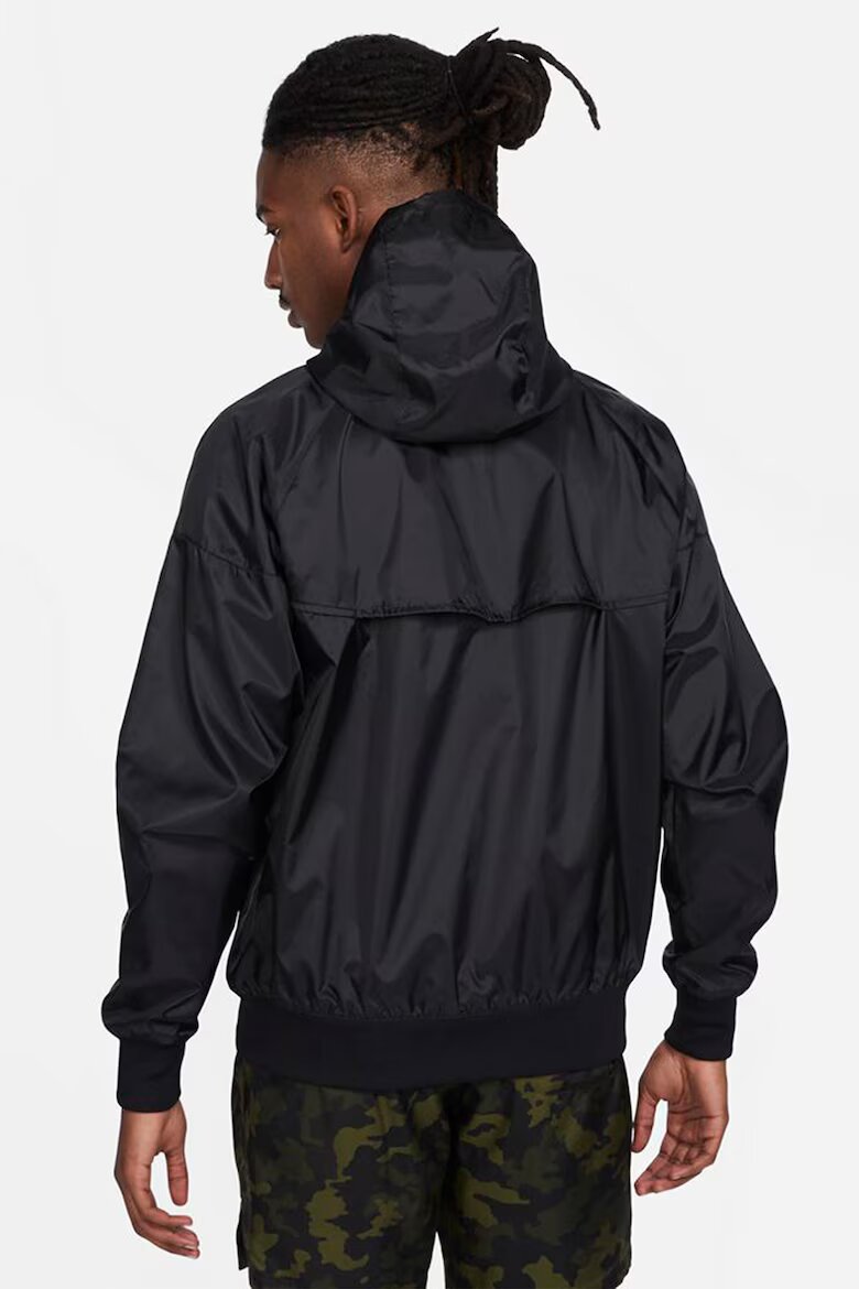 Nike Яке Windrunner с качулка и контрасти Черен