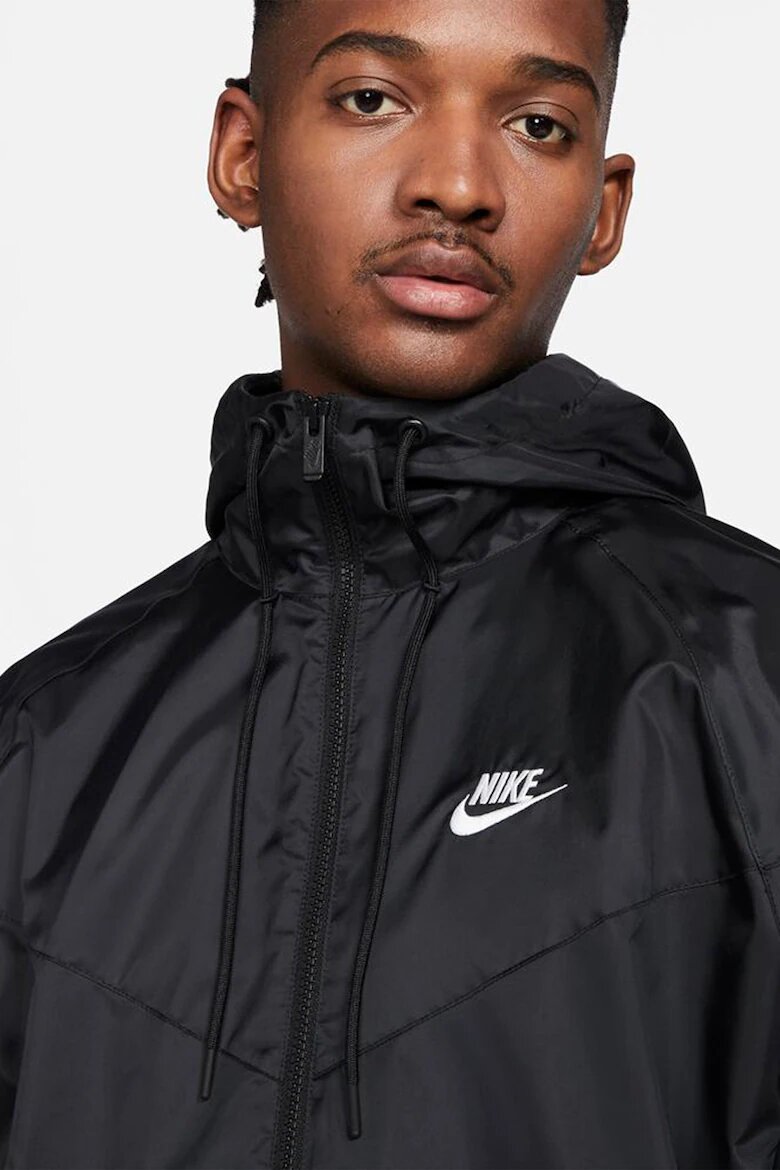 Nike Яке Windrunner с качулка и контрасти Черен