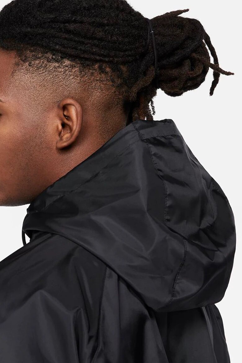 Nike Яке Windrunner с качулка и контрасти Черен