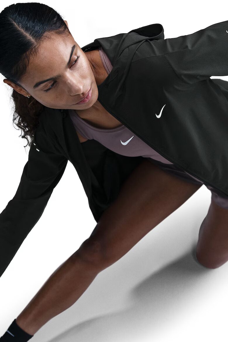 Nike Яке за бягане Swift с качулка Черен