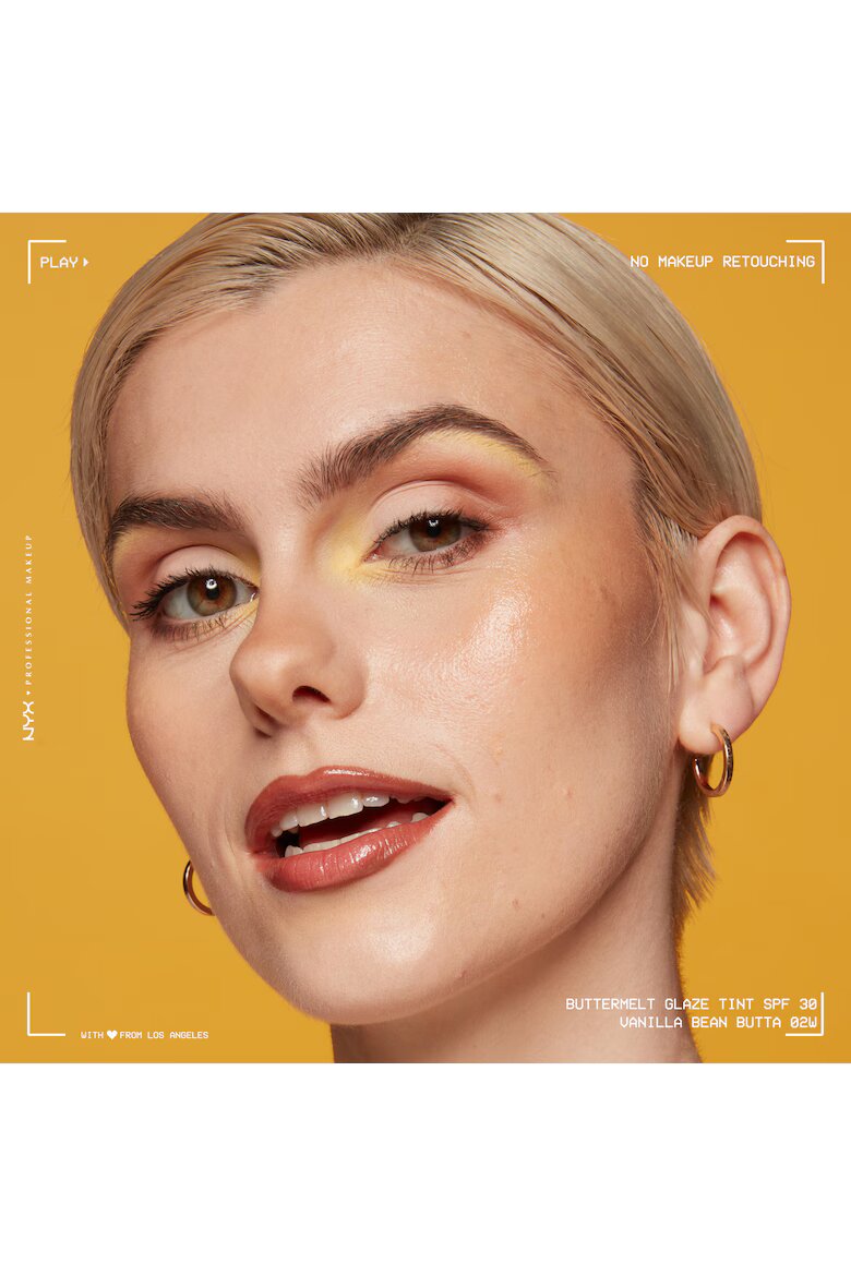 NYX Professional Makeup Фон дьо тен с лека формула и блестящ ефект NYX PM Buttermelt Glaze Tint Съдържа SPF 30 30 мл Vanilla Bean Butter