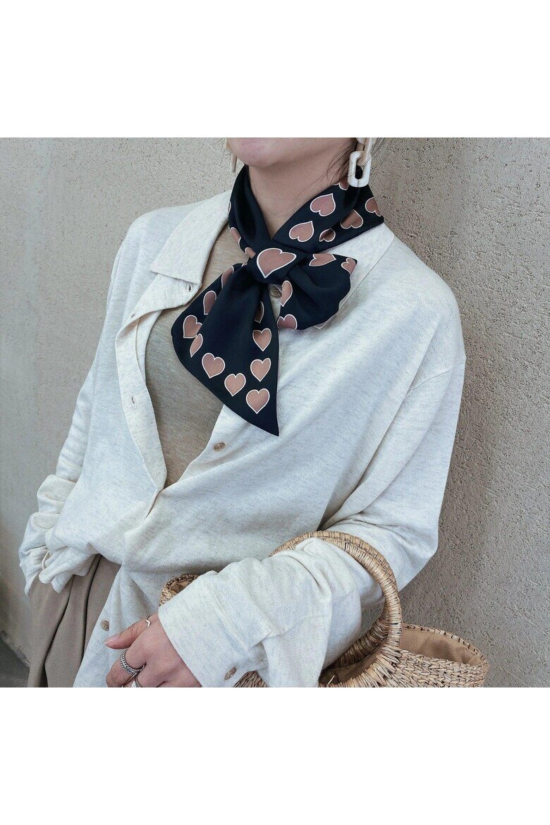 Pursehuit Черен шал с щампа на сърце Sanah C1