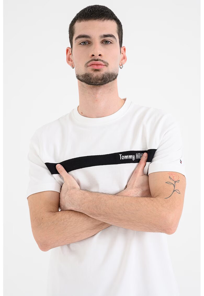 Tommy Hilfiger Памучна тениска с овално деколте - Бял/Черен