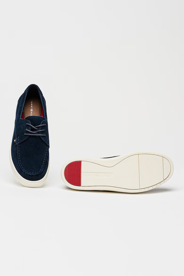 Tommy Hilfiger Велурени кежуъл обувки с лого Мръснобял/Тъмносин
