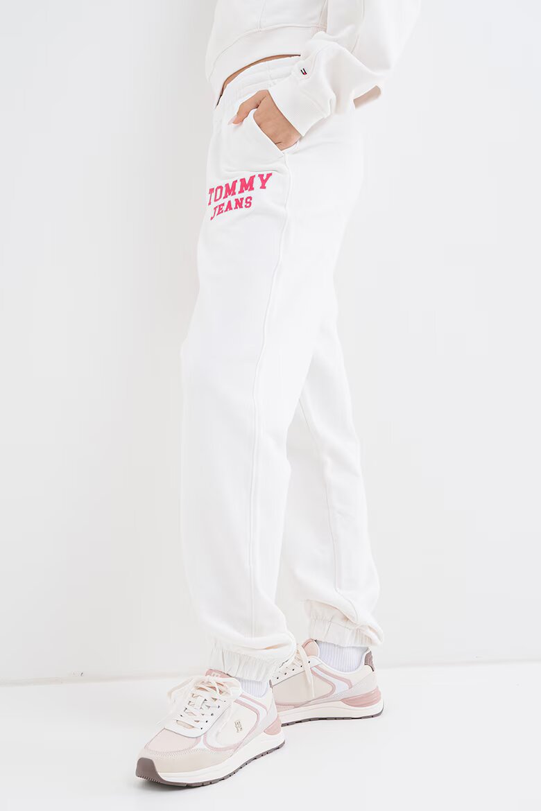Tommy Jeans Памучен спортен панталон с лого Малина/Бял