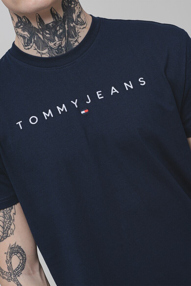 Tommy Jeans Памучна тениска с бродирано лого Ултрамарин синьо