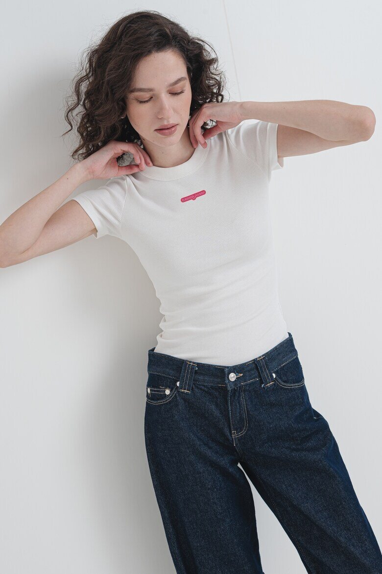 Tommy Jeans Рипсена слим тениска с овално деколте Бял