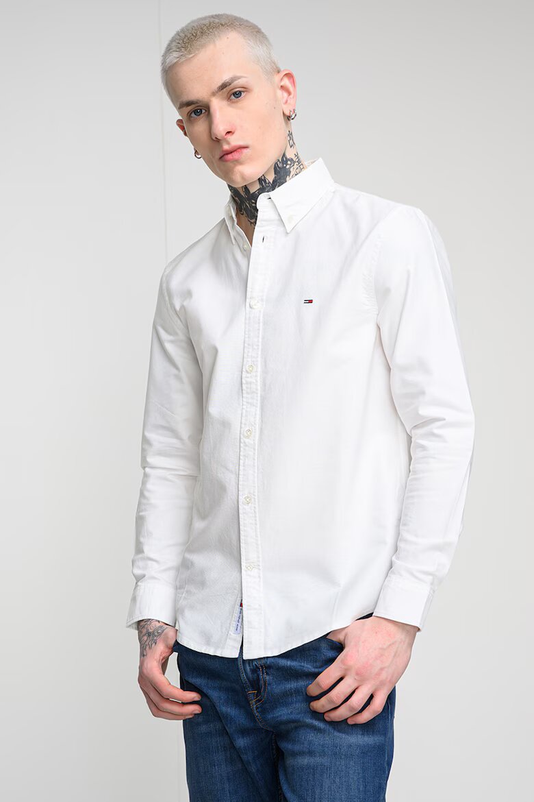 Tommy Jeans Риза със стандартна кройка и копчета на яката Бял