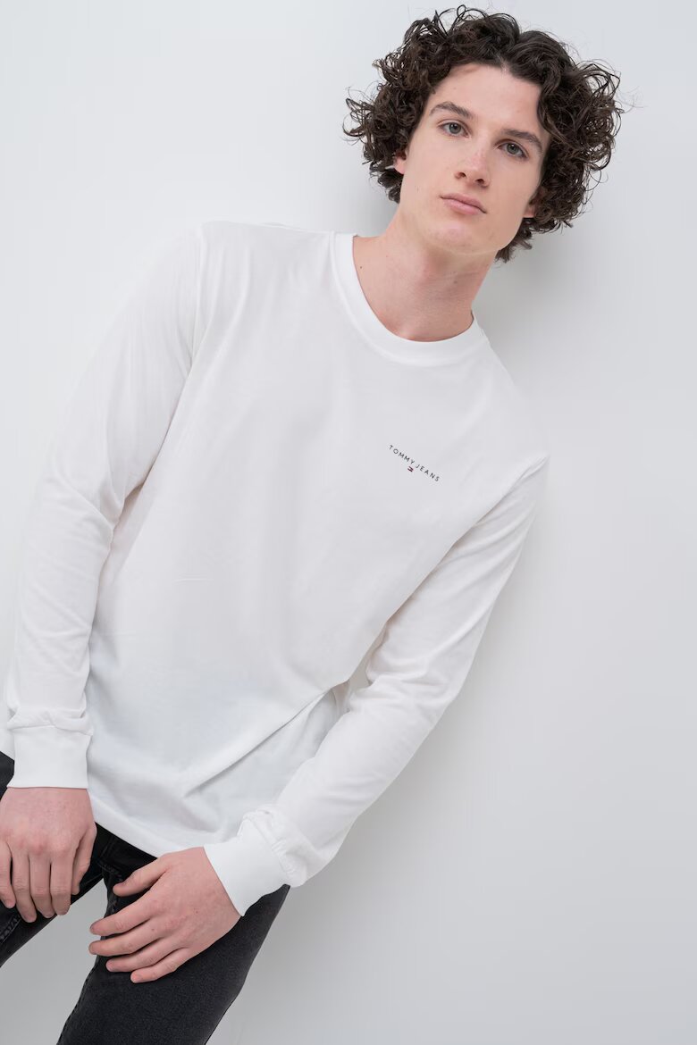 Tommy Jeans Слим блуза с овално деколте Бял
