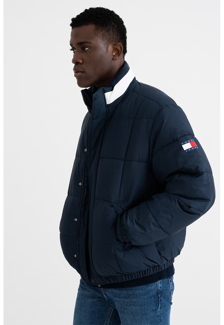 Tommy Jeans Свободно зимно яке със средновисока яка - Бял/Тъмносин