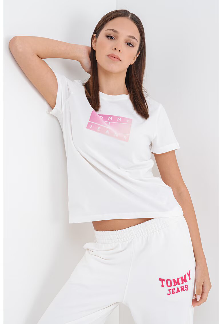 Tommy Jeans Тениска с шпиц и овално деколте - Пастелнорозов/Мръснобял
