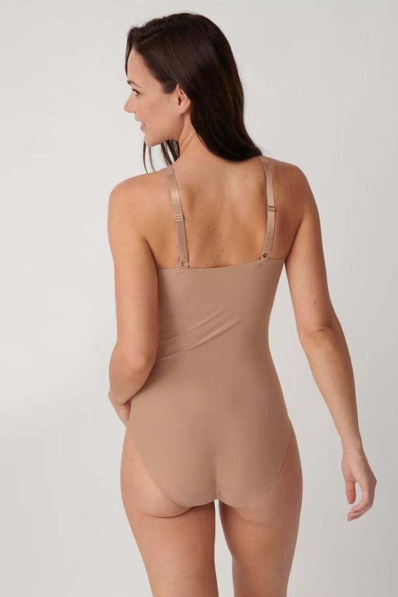 Triumph Оформящо боди True Shape Sensation с шпиц Бежов