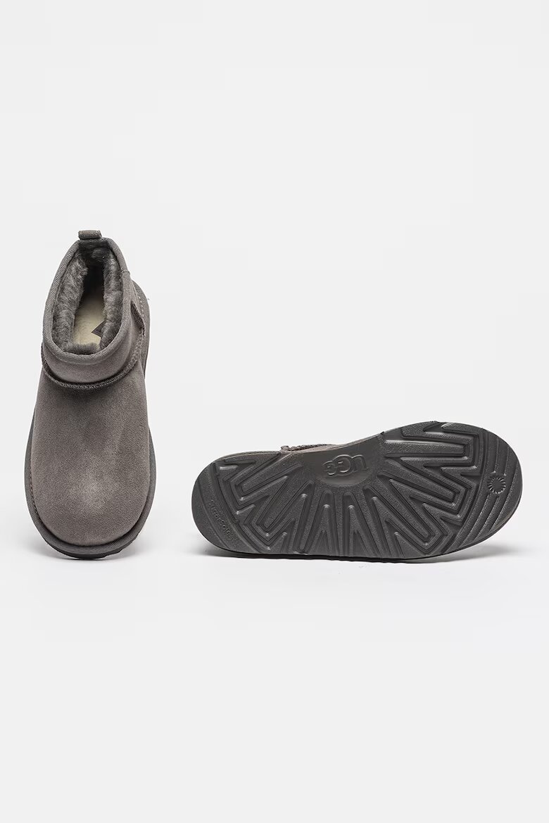 UGG Непромокаеми велурени боти Classic Mini II Сив