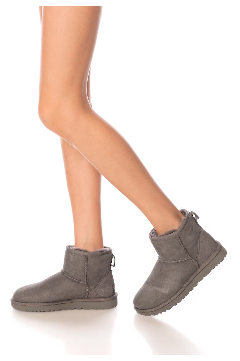 UGG Велурени боти Classic Mini II Сив