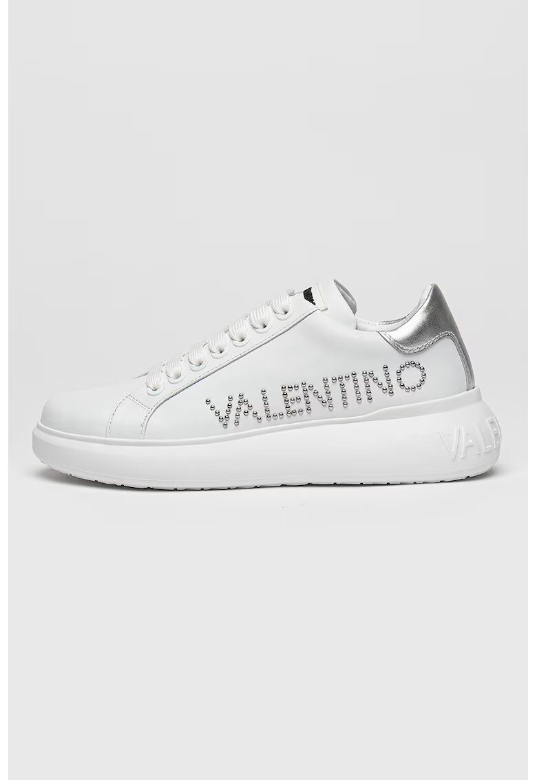 Valentino Кожени спортни обувки с лого от нитове - Бял/Сребрист