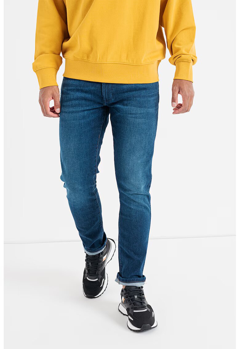 Wrangler Дънки Larston по тялото