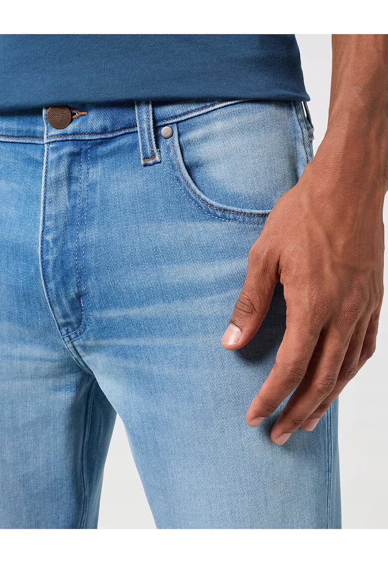Wrangler Мъжки дънки - Greensboro - Права кройка - Средна талия - 5 джоба - Цип - Дълги - Памук - W32-L34 US - Сини