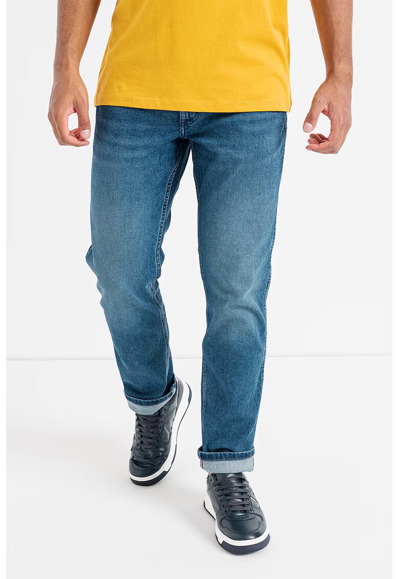 Wrangler Прави дънки Greensboro