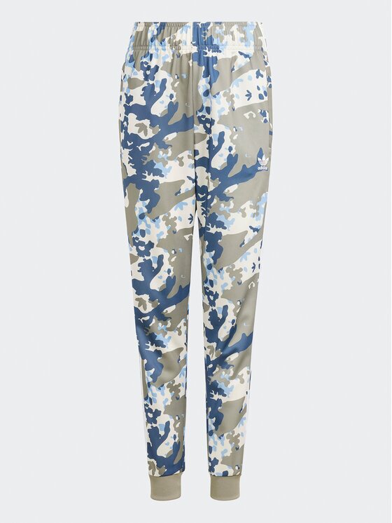 adidas Долнище анцуг Camo SST IR7722 Зелен Regular Fit