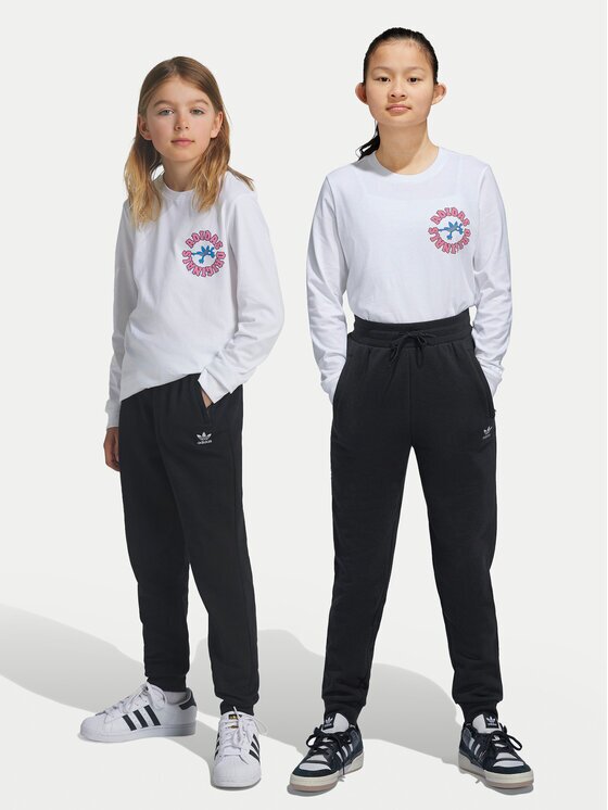 adidas Долнище анцуг IW3498 Черен Regular Fit