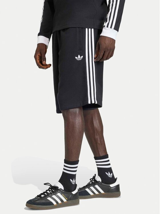 adidas Спортни шорти 3-Stripes KE3566 Черен Regular Fit