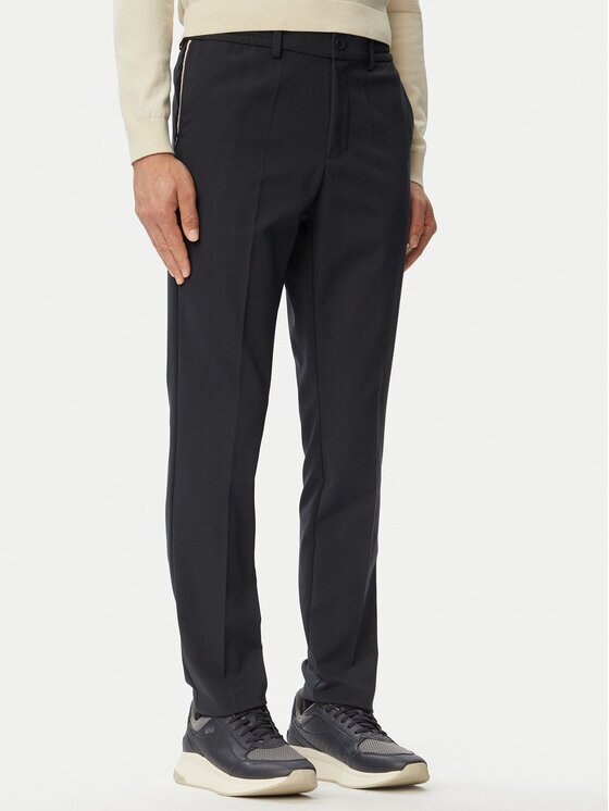 BOSS Чино панталони Goc Swing 50564285 Regular Fit