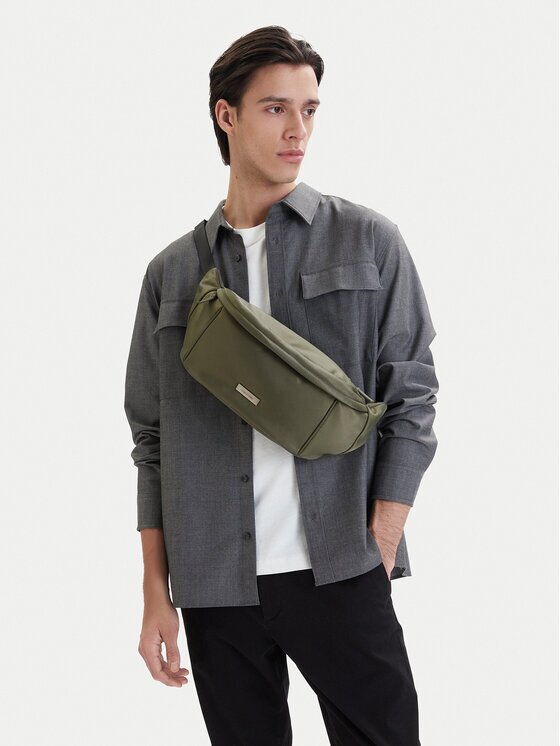 CALVIN KLEIN Чанта за кръст﻿ Sleek Waistbag Sling LV04D3148G