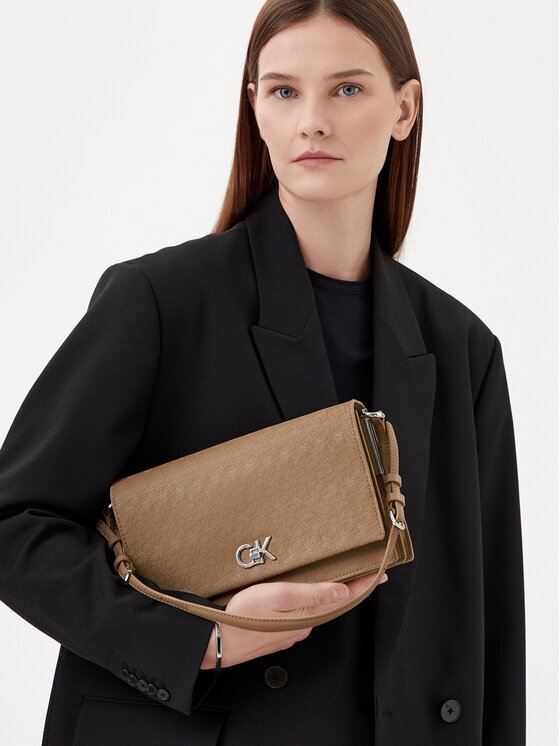 CALVIN KLEIN Дамска чанта Ck Elongated Shoulder Bag_Mono K60K613139 Бежов