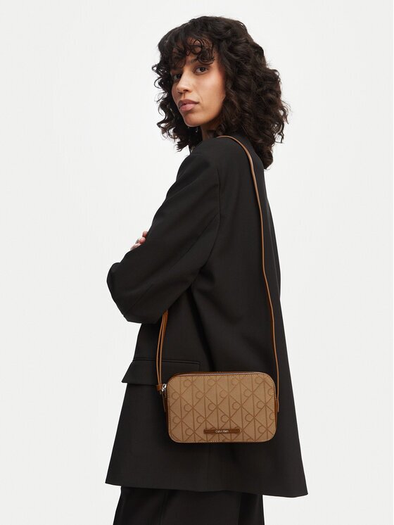 CALVIN KLEIN Дамска чанта Emblem Aop Jacquard Camera Bag LV04F3533G Кафяв