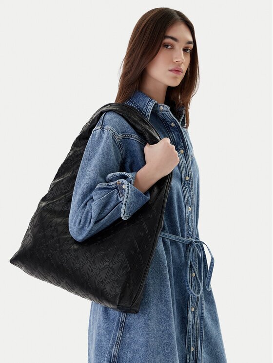 CALVIN KLEIN Дамска чанта Emblem Aop Puffer Lg Shoulder Ba LV04F3199G Черен