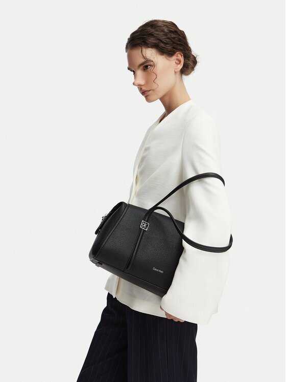 CALVIN KLEIN Дамска чанта Emblem Hw Pebble Doctor Shoulder LV04F3614G Черен