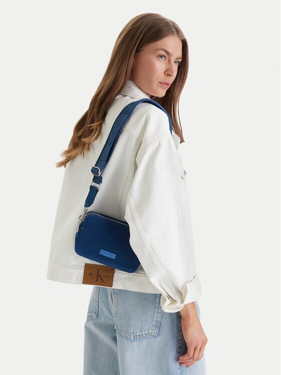 CALVIN KLEIN Дамска чанта Webbing Strap Canvas Camera Bag LV04F3385G Син
