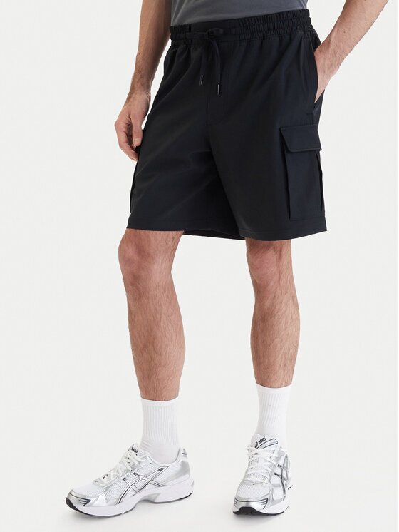 Under Armour Спортни шорти UA Vibe Woven Cargo 1386560 Regular Fit